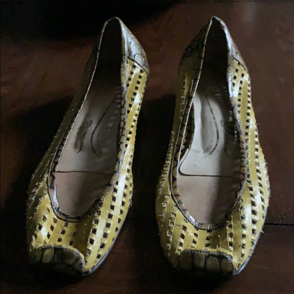 Snake skin flat shoes